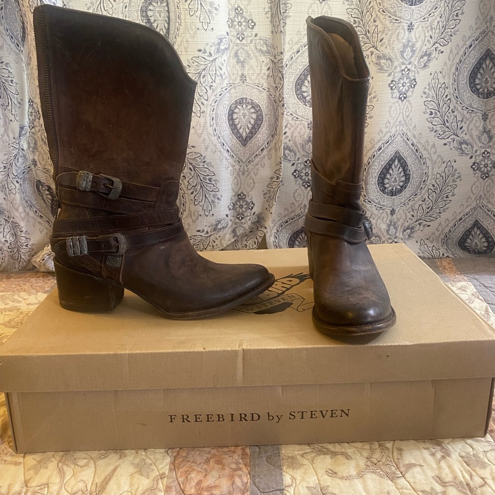 Freebird by Steven Pikes Belted Women size 9 brown Leather boots
